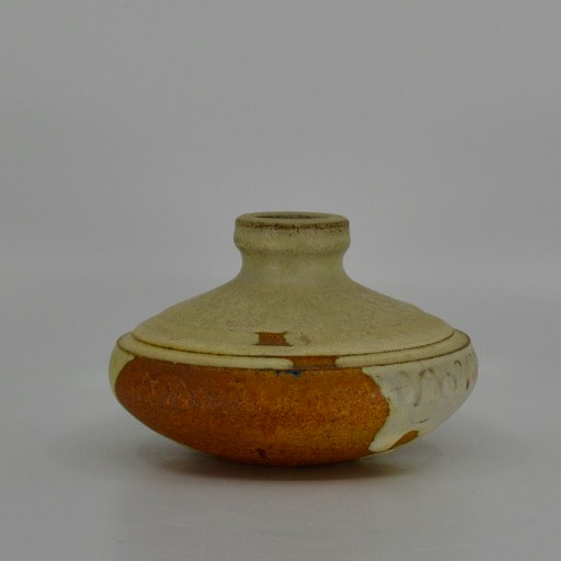 Please use the contact link or email me to discuss selling your Wayne Ngan pottery vases and bowls