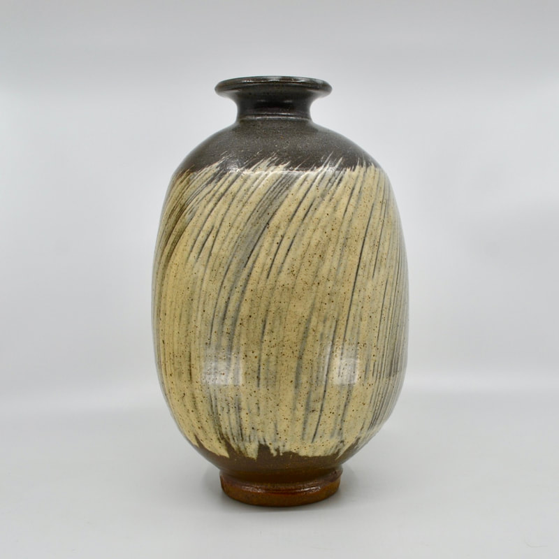 Great early example of a Wayne Ngan hakeme vase.