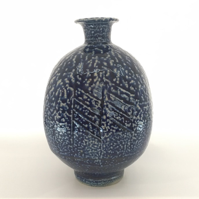 Collector and pottery enthusiast looking for Wayne Ngan's work. Please use the contact link or email me to discuss selling your Wayne Ngan salt glaze vases and teabowls