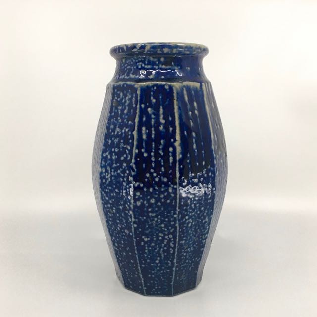 Collector and pottery enthusiast looking for Wayne Ngan's work. Please use the contact link or email me to discuss selling your Wayne Ngan salt glaze ceramics